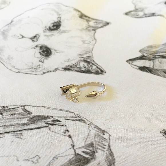 Cody Sanderson - Unisex - J Shaped Arrow 1 single Earring - Picture 4 of 4